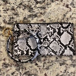 NWOT Black and White Snakeskin wristlet